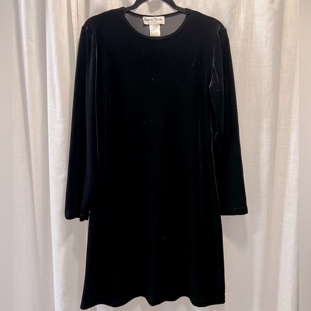 Ronni Nicole black velvet long sleeve dress size 10